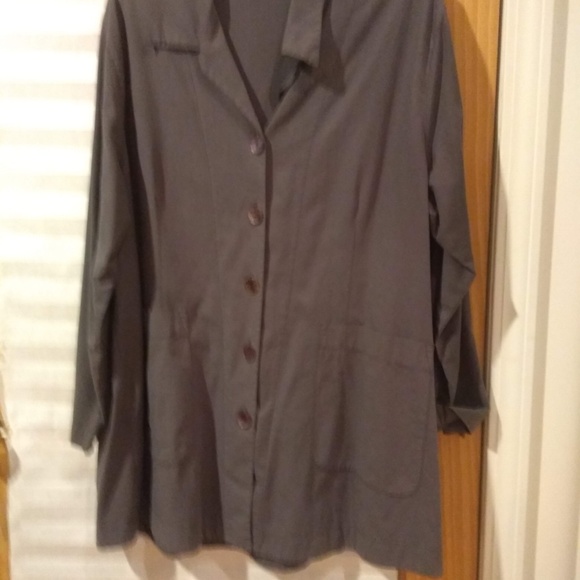 Eleven Stitch Design Top - Picture 2 of 2